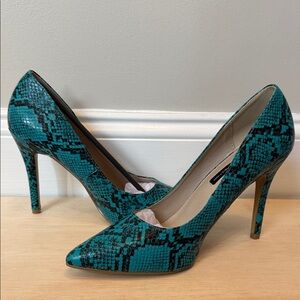 French Connection Elegant Teal Snakeskin Patterned Heels